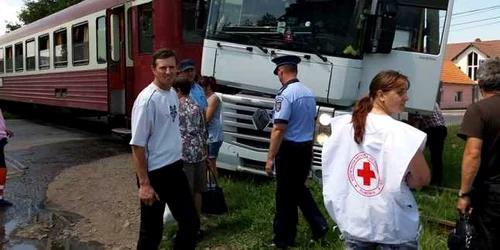 tir lovit de tren in bistrita