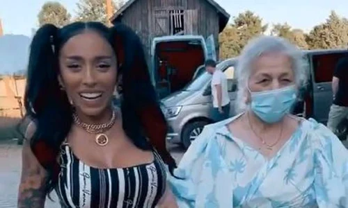 Mamaie Gherghina, vedetă în viitorul clip al lui Ruby jpeg
