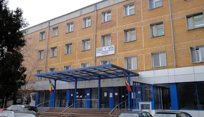 
    Pompierii au intervenit pentru a evacua fumul dens din Spitalul Județean Botoșani   