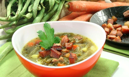 ciorba de fasole verde cu costita afumata jpeg