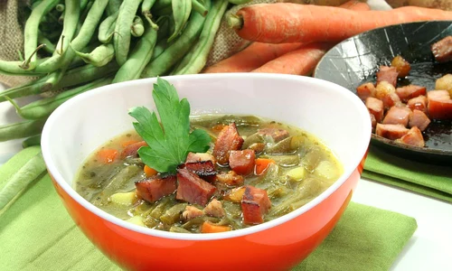 ciorba de fasole verde cu costita afumata jpeg