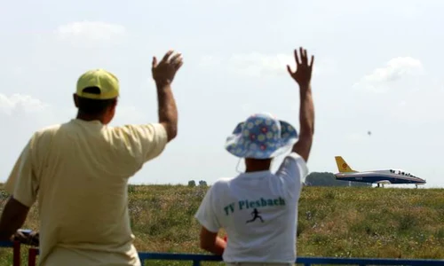 Avion cu motor    jpeg