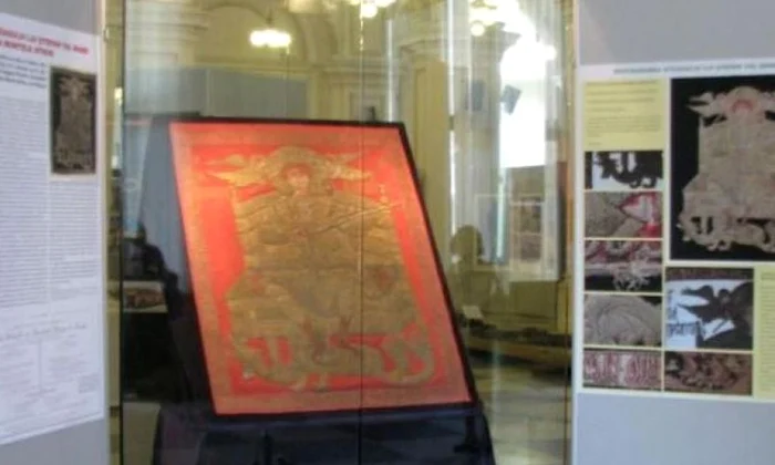 Steagul lui Ştefan cel Mare, expus la Muzeul Naţional de Istorie jpeg