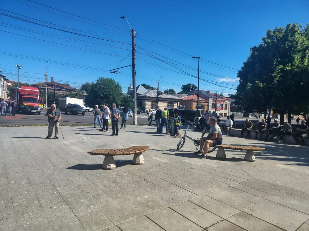 Cetățenii din zona în care a  căzut drona au fost evacuați FOTO: Adevărul/Cornelia Mazilu