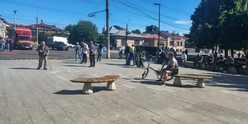 Centrul orașului Galați, oameni evacuați după ce o dronă a lovit un imobil  Foto: C. Mazilu