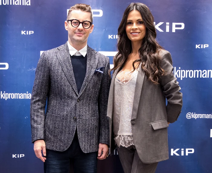 
    Adi Sînă este adeptul modelelor clasice, fiind conservator în ceea ce priveşte vestimentaţia   