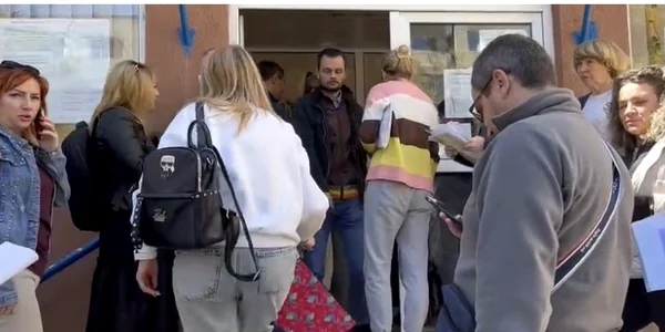 ucraineni la coada FOTO Antonia Ispas jpg