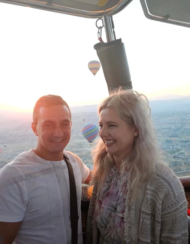 Marian Drăgulescu a cerut-o pe Simona în Capadoccia foto: Instagram 