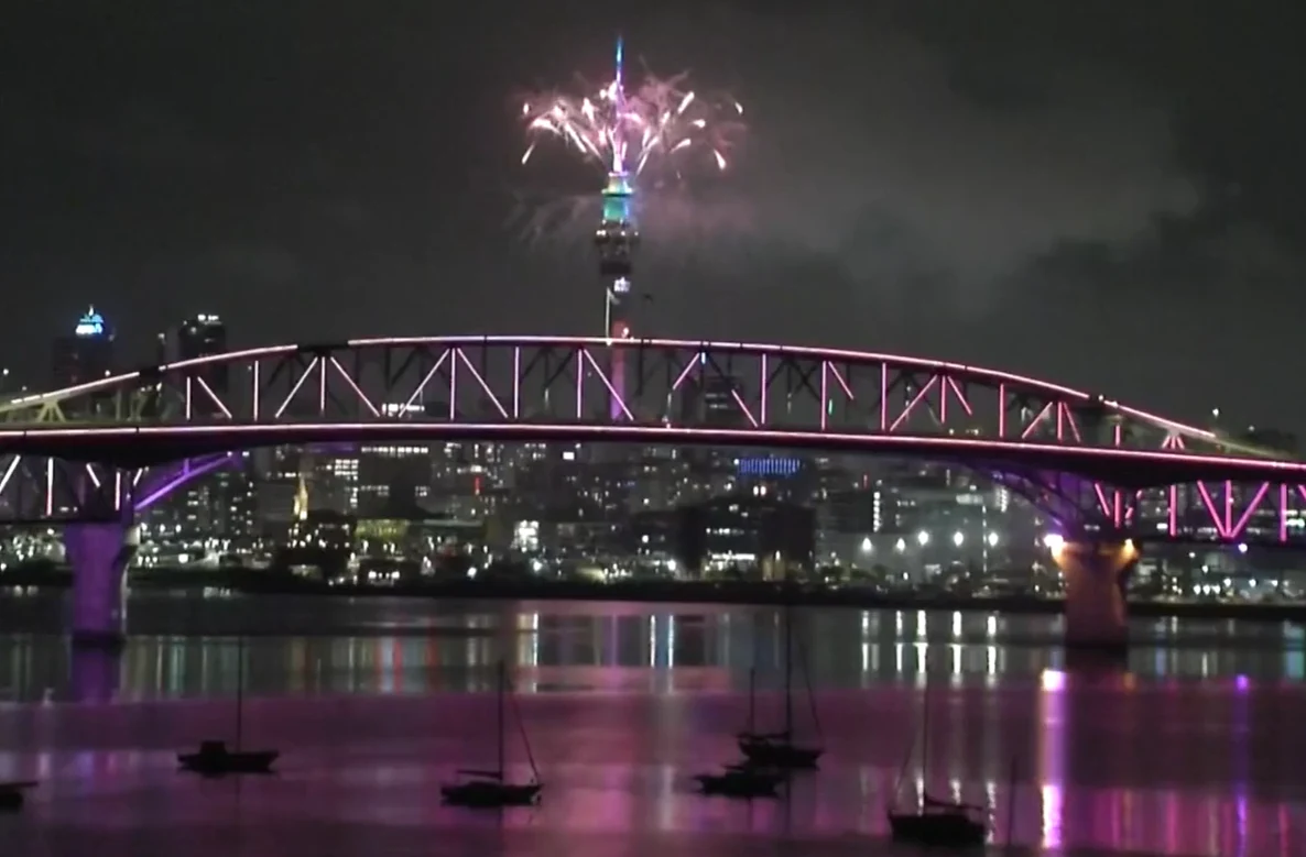 Două țări au intrat deja în anul 2026. Cum „se plimbă” Revelionul pe glob