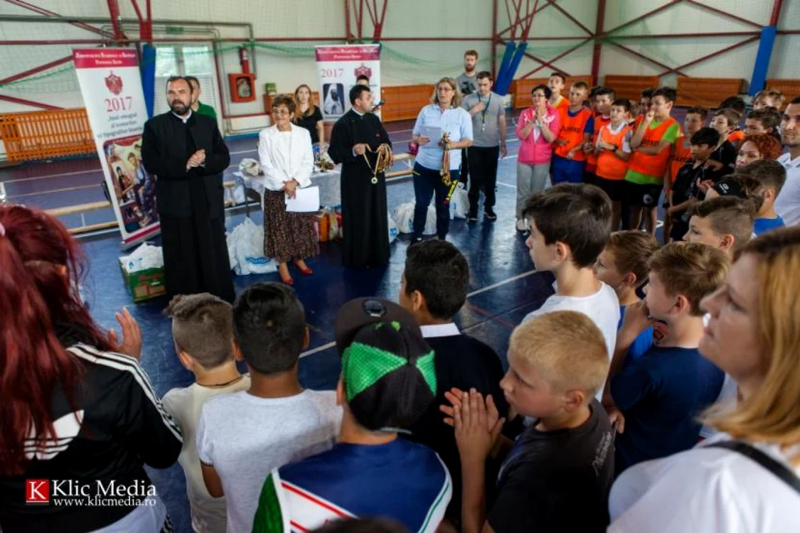 Elevii iubitori ai fotbalului au fost premiaţi de preoţi FOTO epr.ro