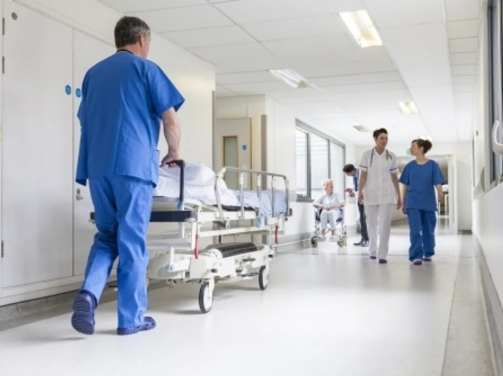 Infirmier condamnat pentru o violență de neimaginat asupra unei paciente cu schizofrenie. Lucrează la alt spital tot ca infirmier