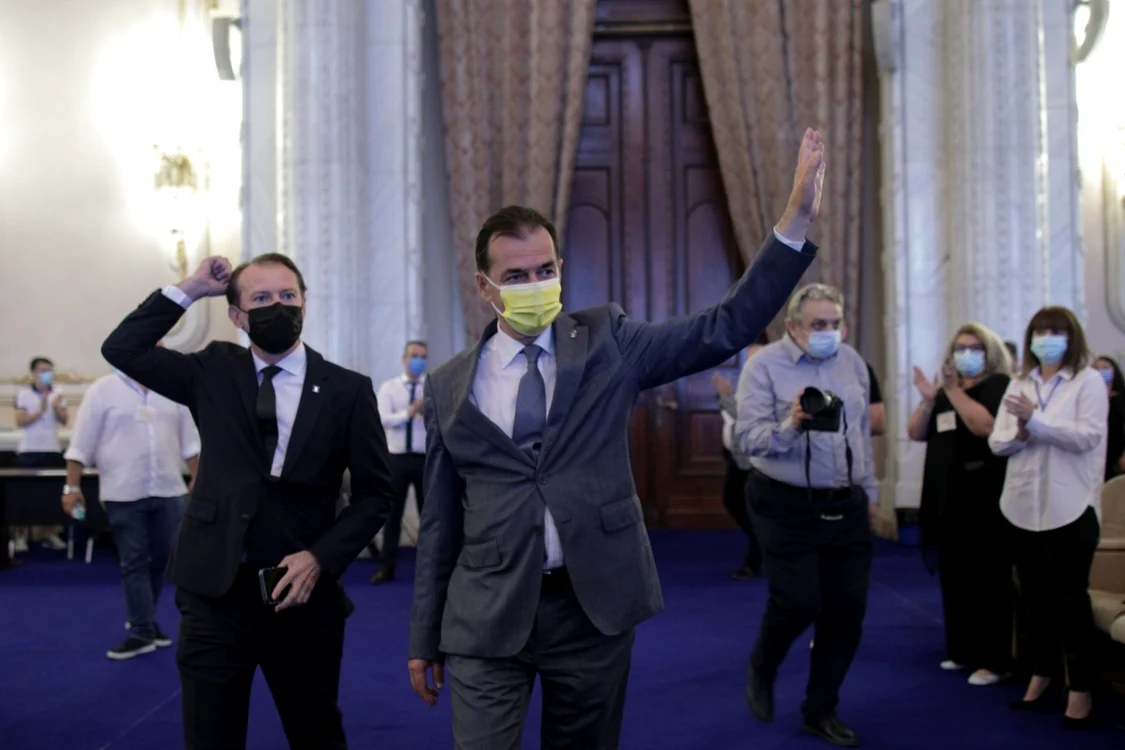 Florin Cîţu (stânga) şi Ludovic Orban. Imagine: Inquam Photos / Octav Ganea