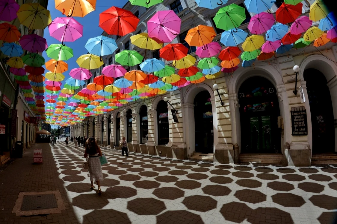 Umbrelele de pe strada Alba Iulia FOTO Marcel Neag/Timişoara Business&Travel