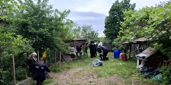 Intervenție în Vrancea  Un bărbat și a amenințat mama și fratele cu un cuțit foto igpr jpg