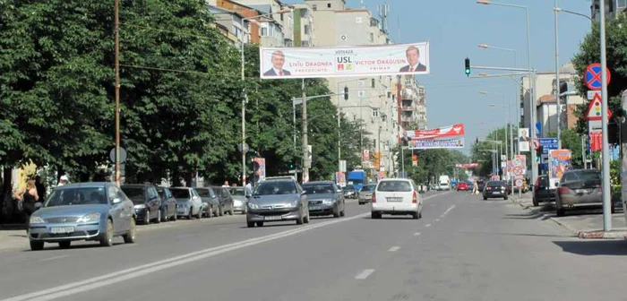 Candidaţii zâmbesc încă frumos spre teleormăneni, cerându-le votul