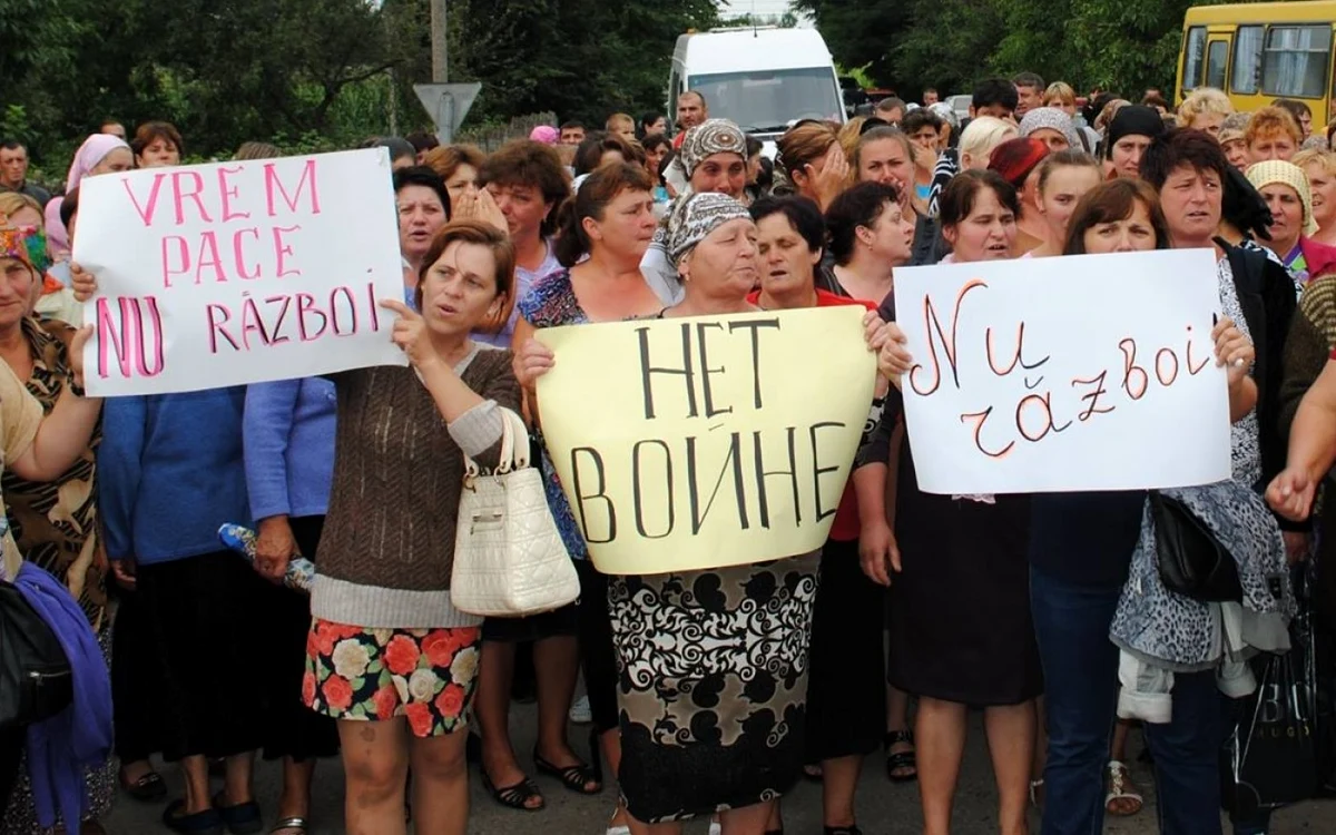 Româncele din regiunea Cernăuţi nu vor să le moară soţii şi fii într-un război pentru ele străin