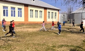 Foto Copii in mediul rural renunta la liceul  Sursa foto World Vision Romania jpg