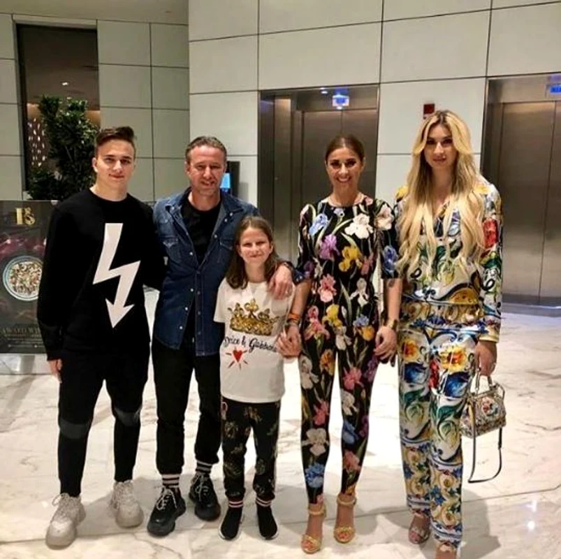 2 anamaria prodan si copiii reghecampf 2 jpg jpeg