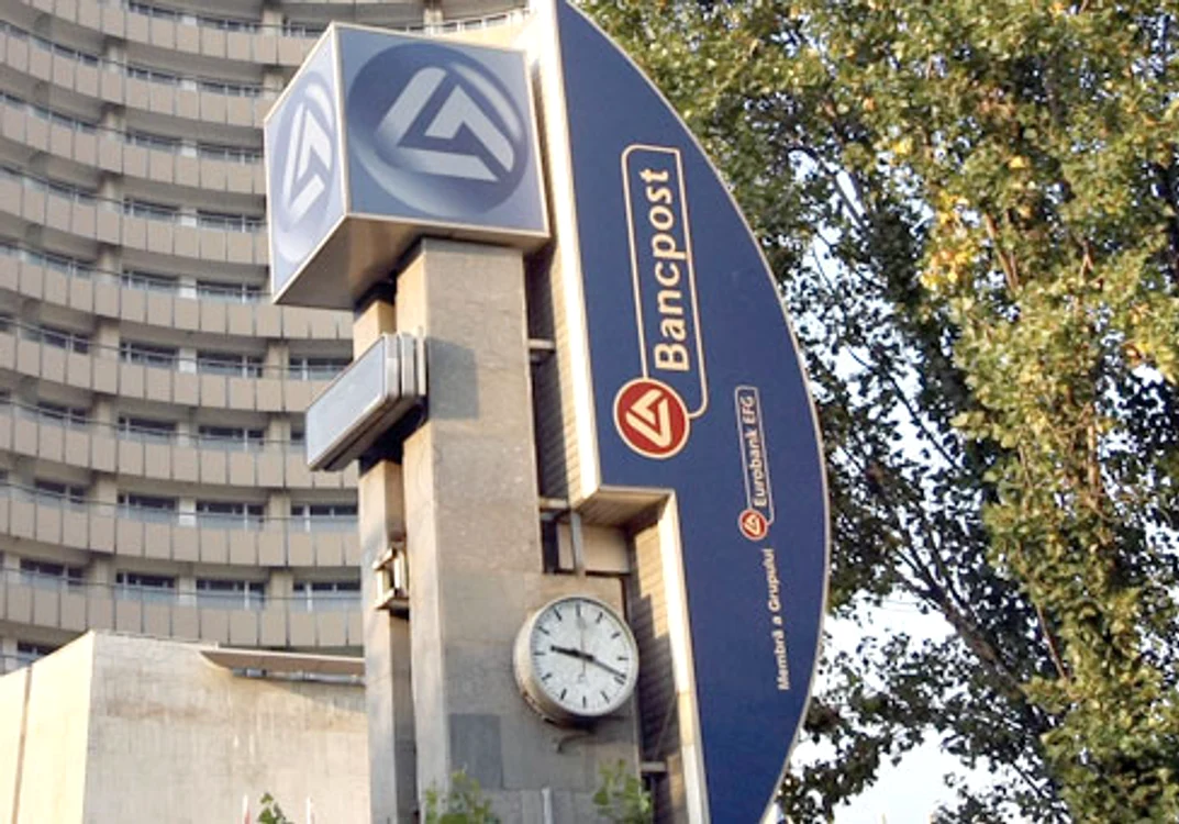 Ceasul din intersecţie arăta ora 16.08, cu o oră mai mult decât în realitate