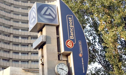 Ceasul din intersecţie  arăta ora 16 08, cu o oră  mai mult decât în realitate jpeg
