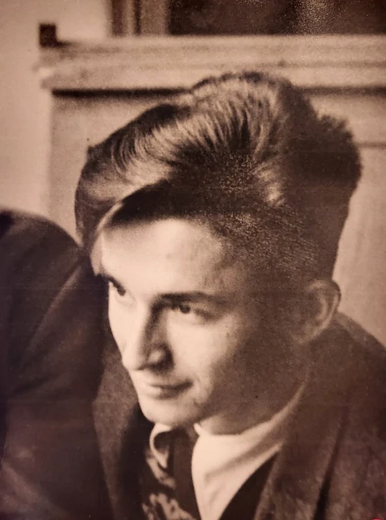  Ion Iliescu în tinerețe  - foto din arhiva personală Ion Iliescu