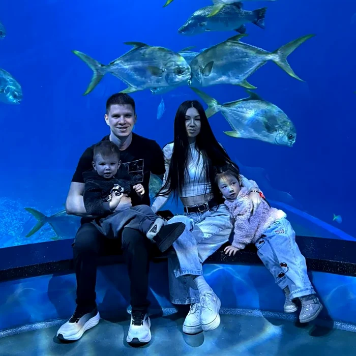 Demyan, alături de părinții lui, Alexander și Monika, și de sora lui, Michelle (Foto: Profimedia)