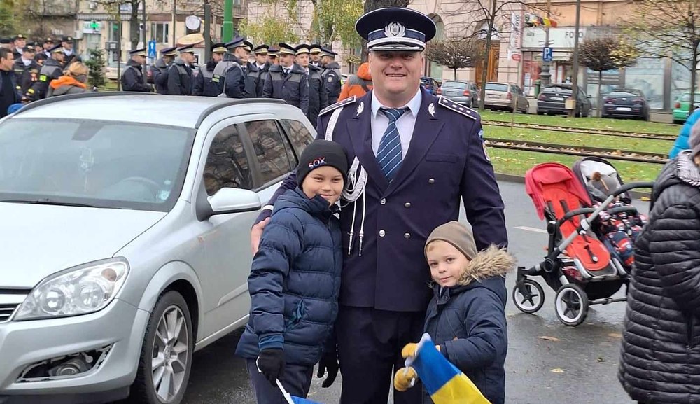 Polițiști de trei generații. Familia din Arad pentru care meseria a devenit tradiție. „Băiatul meu vrea să se facă tot polițist“ FOTO  