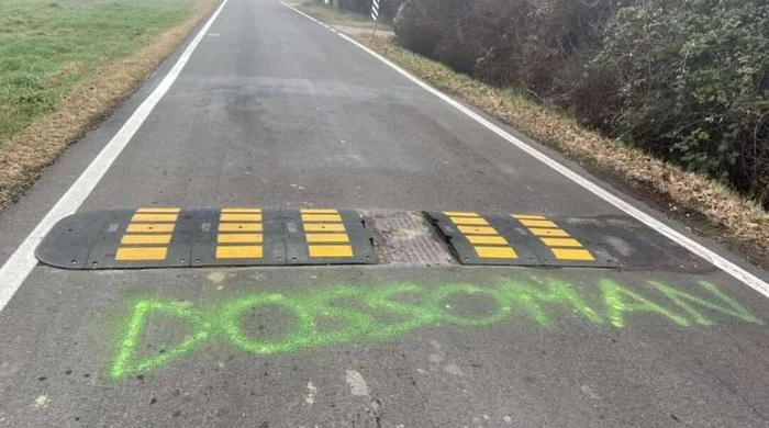Dispozitele de calmare a traficului au fost vandalizate FOTO: X