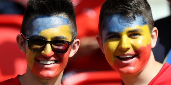 Fani în timpul meciului România - Elveţia la Euro 2016 FOTO AFP
