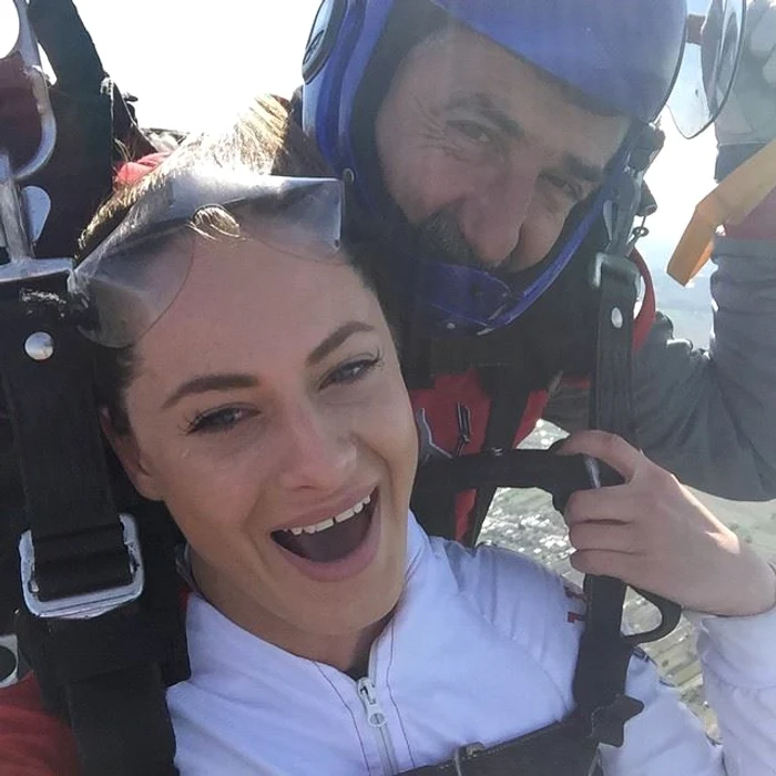 
    Raluka a fost foarte entuziasmată și s-a chinuit să-și facă poza perfectă de la 1.500 de metrifoto: arhiva personală  