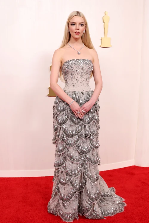 Anya Taylor Joy, într-o rochie argintie la Premiile Oscar 2024