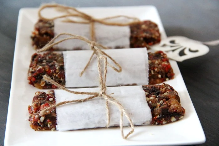 
    Batoane energizante cu fructe şi seminţe    