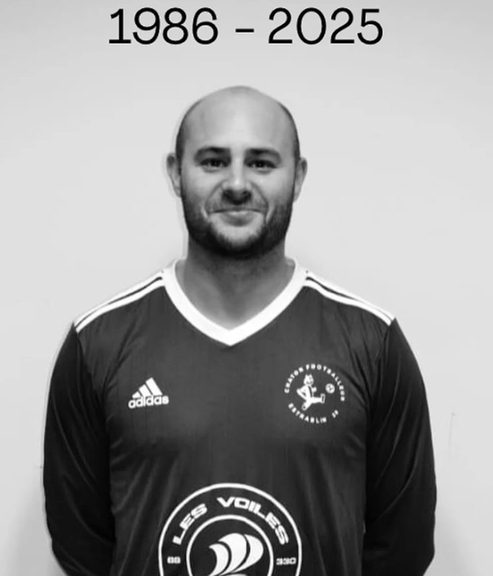 Portarul unei echipe de fotbal din Franța a murit în vestiar, după meci. Care a fost cauza decesului