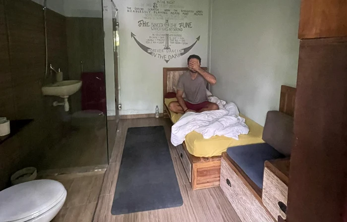 Ce a învățat un român după ce a stat timp de 42 de zile în beznă totală / foto: Facebook