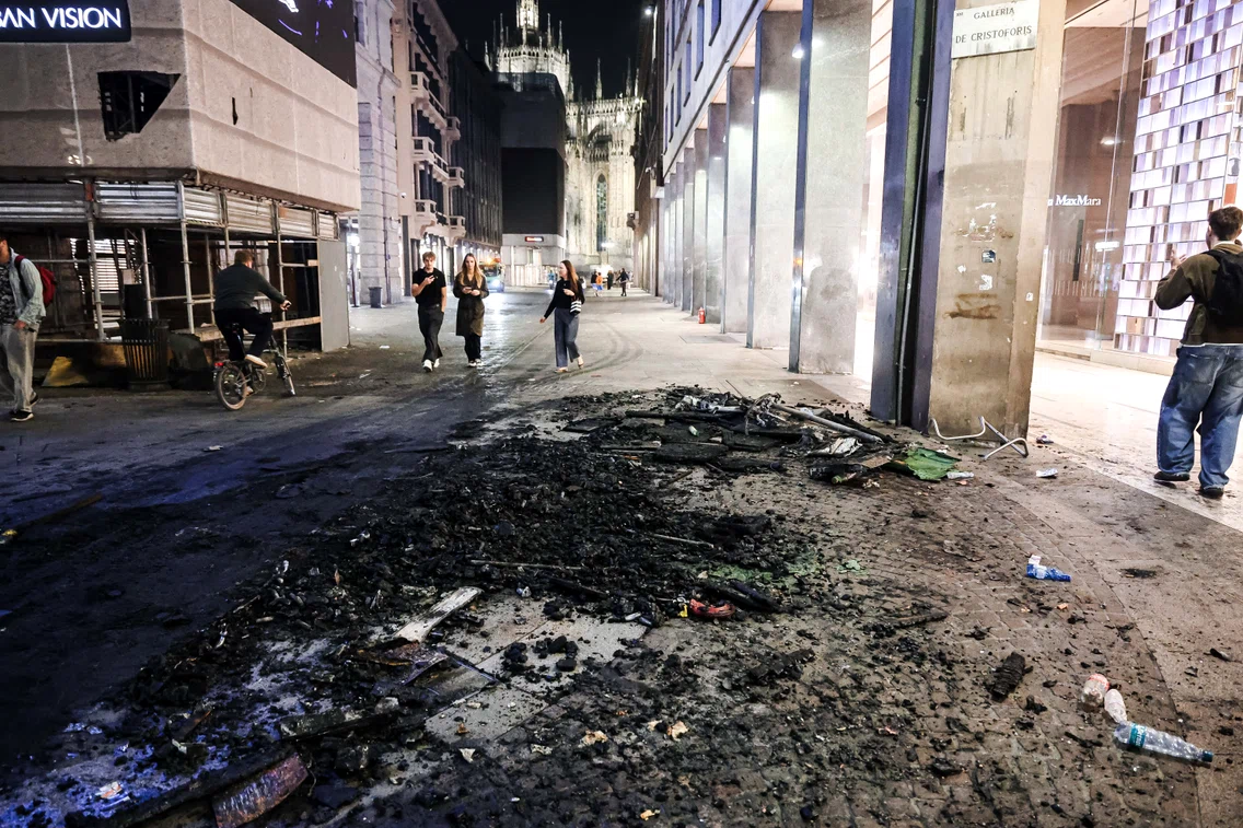 Distrugerile provocate de protestele din Italia 