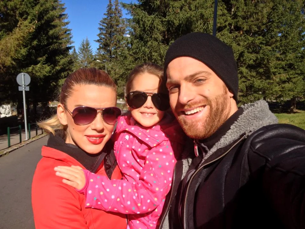 Alina, Ilan și Karina, fiica ei și a lui Geørge, se distrează de minune împreună