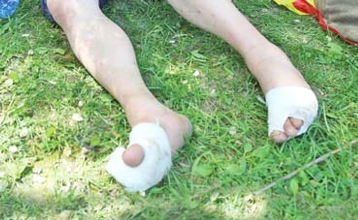 
    Cristinel Miculete a  mers 320 de kilometri pe jos pentru a protesta în faţa GuvernuluiFoto: Dorin Constanda  