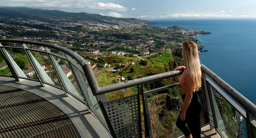 Drumețiile montane sunt și ele organizate pentru turiști, în Madeira
