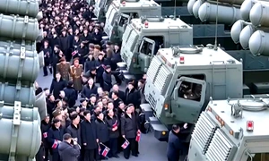 Kim Jong Un a prezentat un nou lansator multiplu de rachete cu potențial nuclear 19.02.2026 FOTO: X/captură video