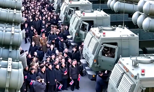 Kim Jong Un a prezentat un nou lansator multiplu de rachete cu potențial nuclear 19.02.2026 FOTO: X/captură video