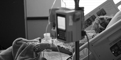 Pacientă în stare gravă la spital jpg Foto Pixabay