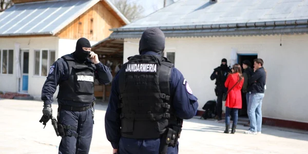 descinderi perchezitii mascati FOTO adevarul