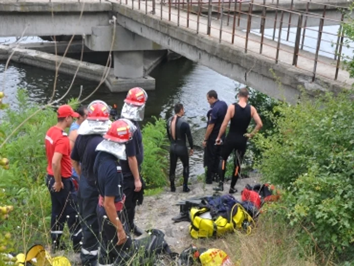 Constanţa: IMAGINI ŞOCANTE / UPDATE Un copil a pierit în Canalul Dunăre - Marea Neagră (GALERIE FOTO)