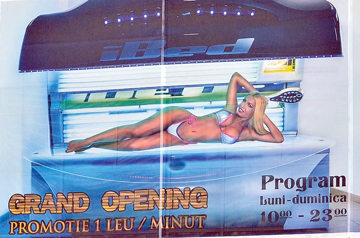 Bianca Drăguşanu. Posterele sexy cu roşcata tronează în zonele Titan, Militari, Crângaşi, Teiul Doamnei, Iancului şi Bulevardul Dacia