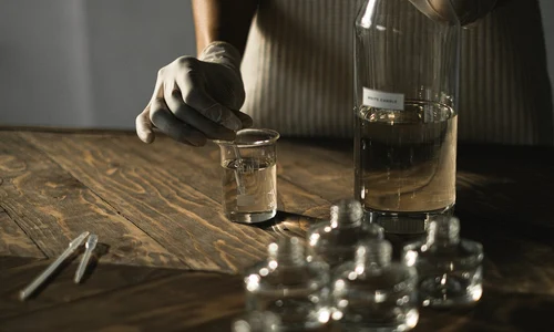 Procesul creativ de la idee la un parfum unic jpg