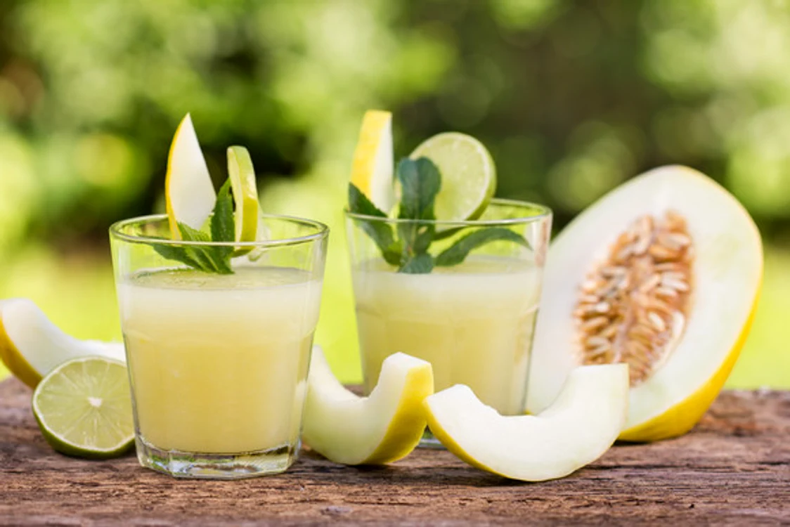
    Smoothie cu pepene galben  