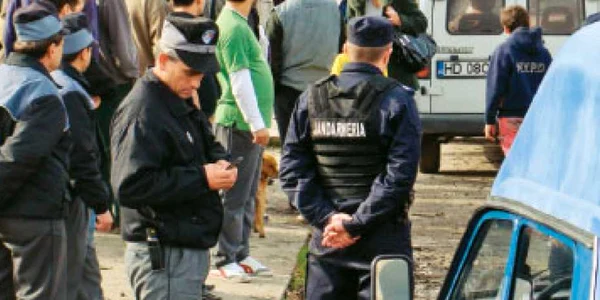 Gropile de gunoi ilegale scot oamenii în stradă