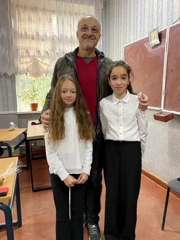 Cezar Paul-Bădescu, Elena și Nicoleta / Foto: Facebook