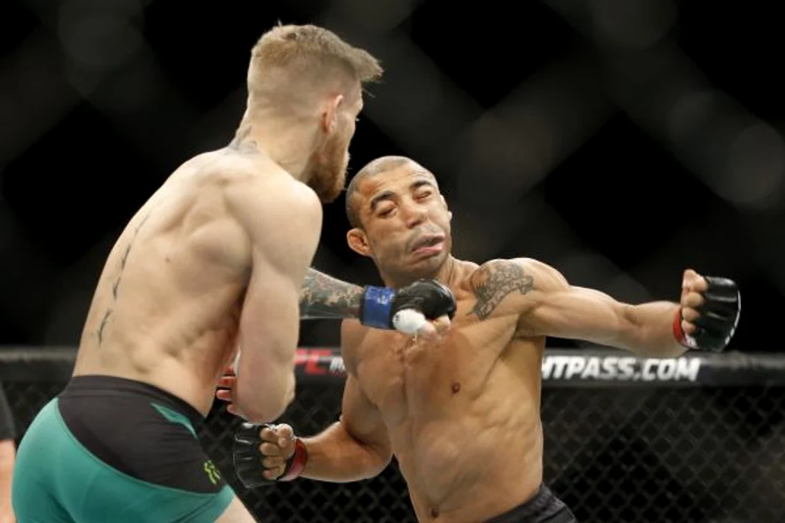 Pumnul stang al lui mcGregor l-a trimis in lumea viselor pe adversarul sauap