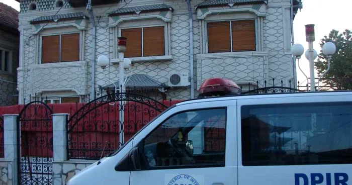 Palatele ţigăneşti din Strehaia sunt "vizitate"de oamenii legii